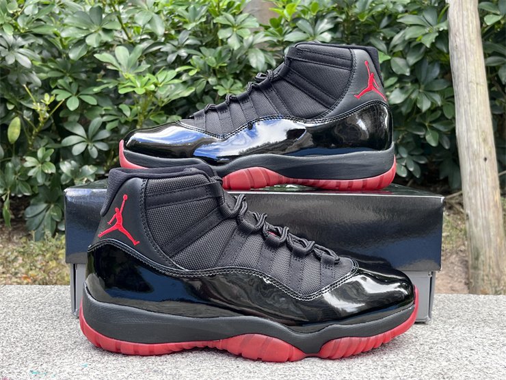 Air jordan 11 Black and Red 2