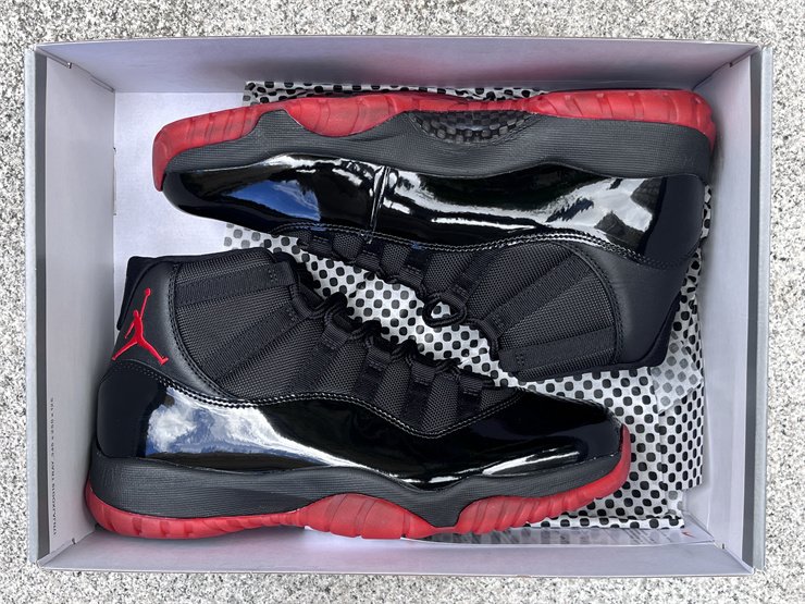 Air jordan 11 Black and Red 3