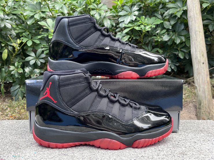 Air Jordan 11 Shoes Black and Red