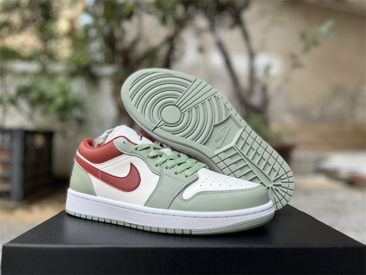 Air Jordan 1 Low Jade Horizon 553558 133 3