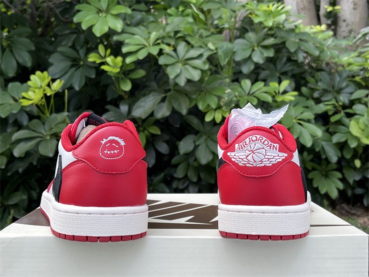 Travis Scott x Air Jordan 1 Low OG Chicago 4