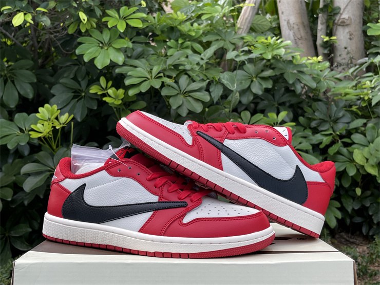 Travis Scott x Air Jordan 1 Low OG Chicago 5