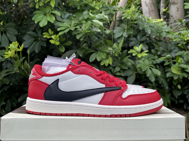 Travis Scott x Air Jordan 1 Low OG Chicago 6