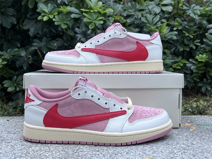 Travis Scott x Air Jordan 1 Low OG Shy Pink 1 2