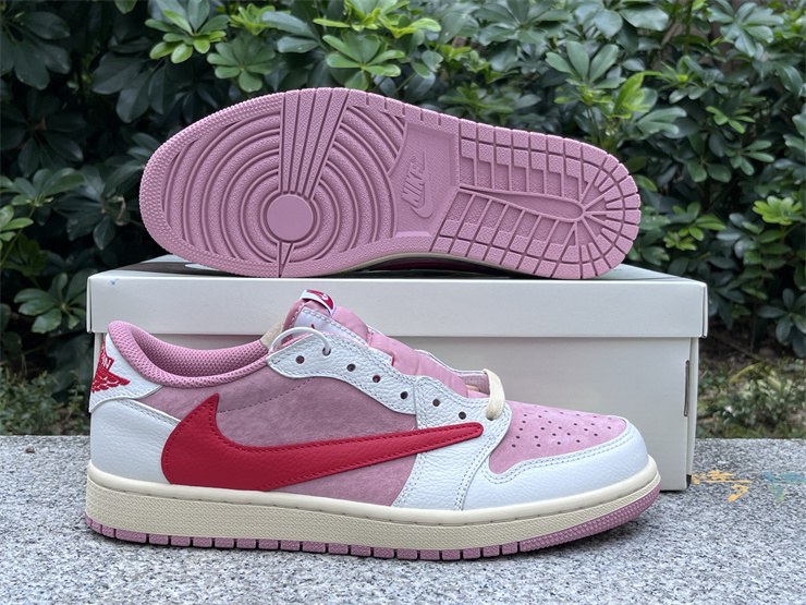 Travis Scott x Air Jordan 1 Low OG Shy Pink 1
