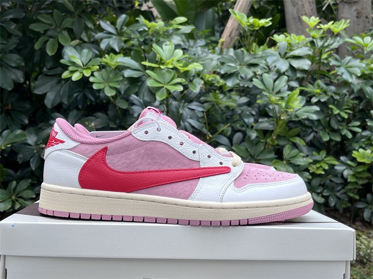 Travis Scott x Air Jordan 1 Low OG Shy Pink 4